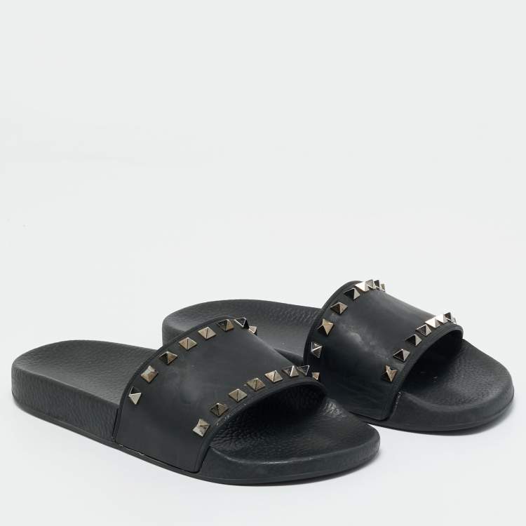 Pre Owned Valentino Black Rubber Rockstud Pool Slides Size 38