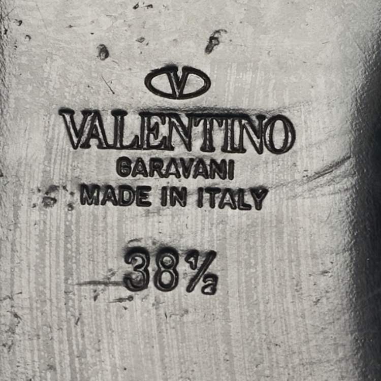 مملوكة مسبقًا Valentino Cream Leather Ankle Strap Flats Size 38.5