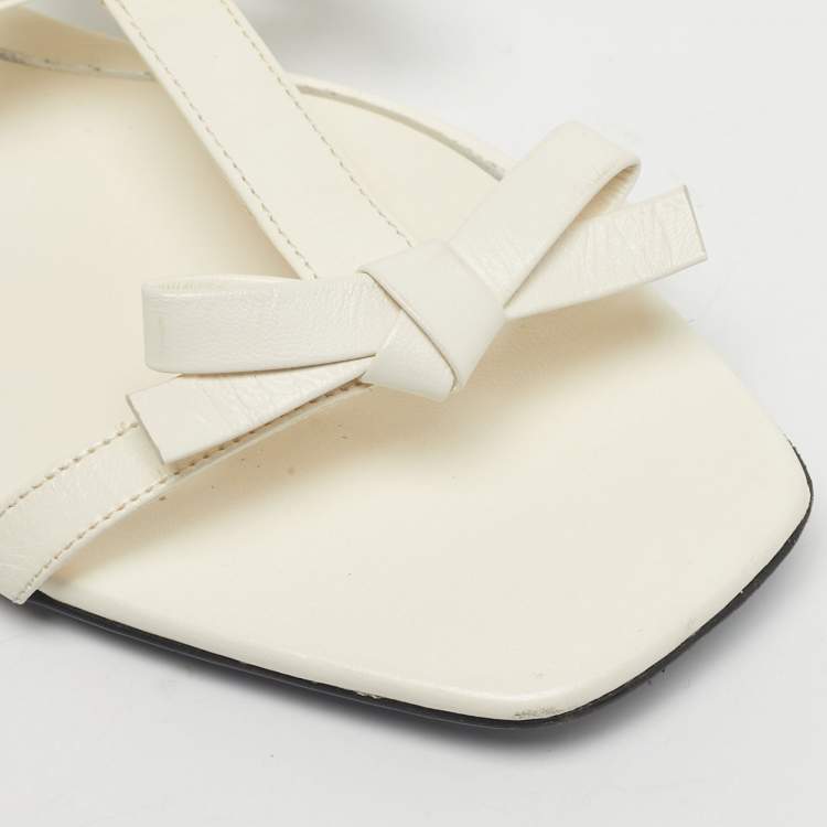مملوكة مسبقًا Valentino Cream Leather Ankle Strap Flats Size 38.5