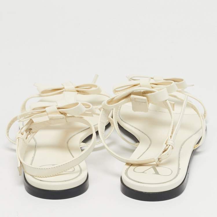 مملوكة مسبقًا Valentino Cream Leather Ankle Strap Flats Size 38.5
