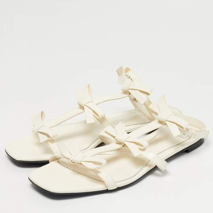 مملوكة مسبقًا Valentino Cream Leather Ankle Strap Flats Size 38.5