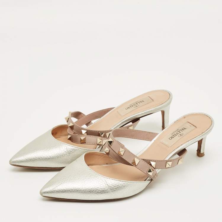 Pre Owned Valentino Beige/Silver Leather and Leather Rockstud Mules Size 37