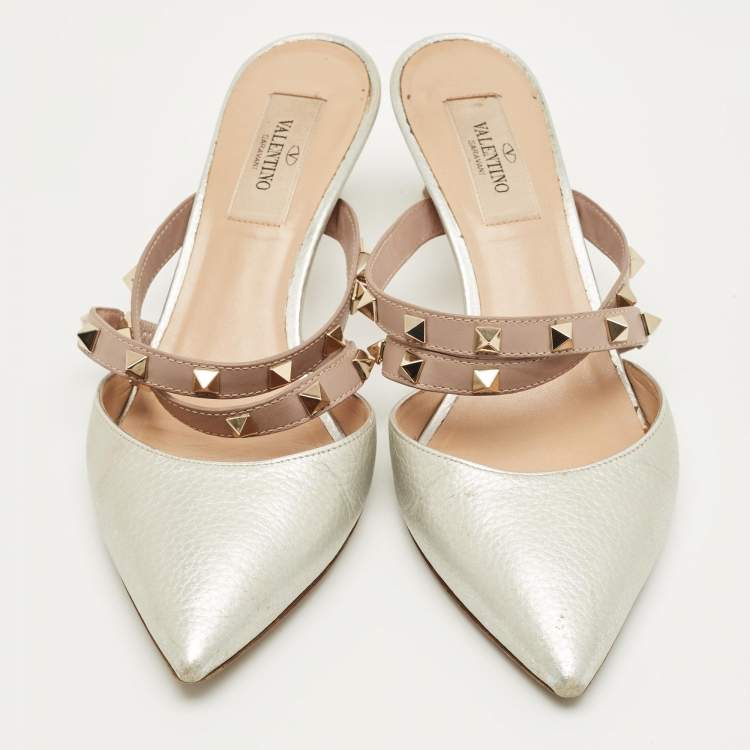 Pre Owned Valentino Beige/Silver Leather and Leather Rockstud Mules Size 37
