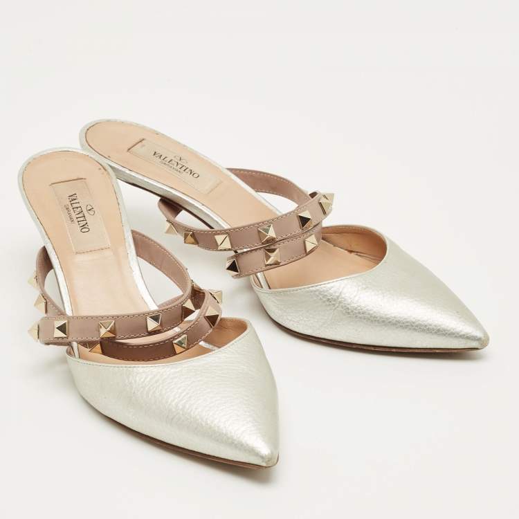 Pre Owned Valentino Beige/Silver Leather and Leather Rockstud Mules Size 37