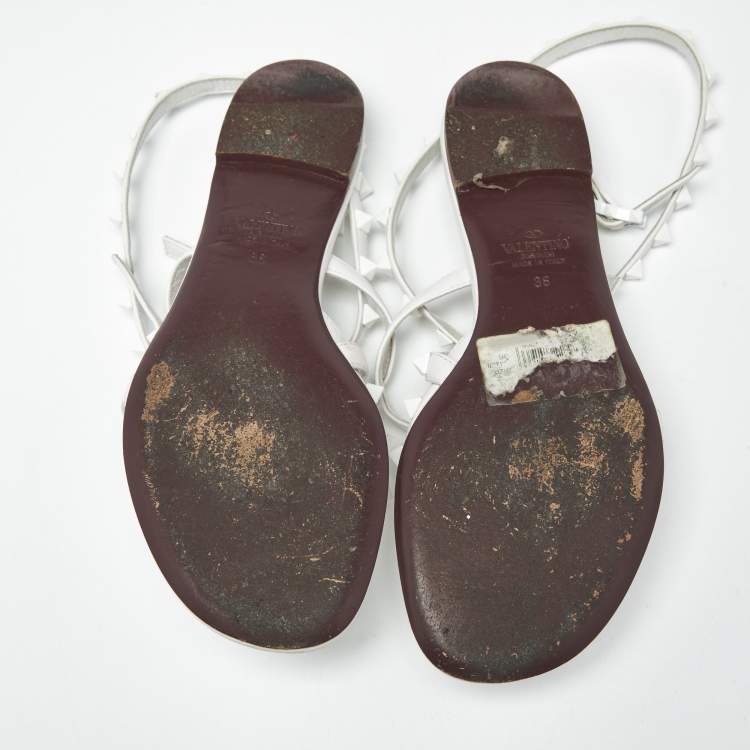 مملوكة مسبقًا Valentino White Leather Rockstud Ankle Strap Flat Sandals Size 36