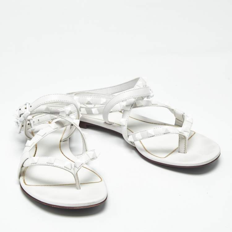 مملوكة مسبقًا Valentino White Leather Rockstud Ankle Strap Flat Sandals Size 36