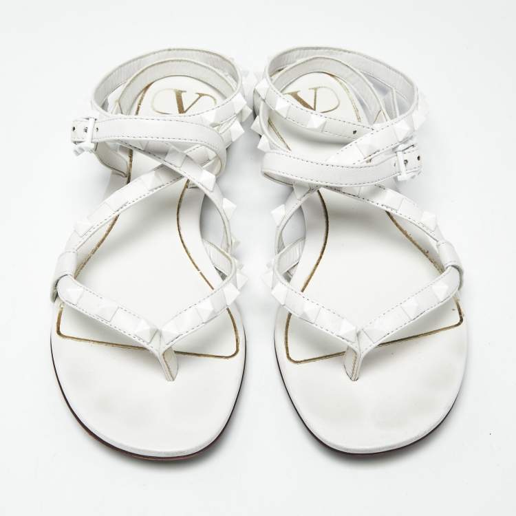 مملوكة مسبقًا Valentino White Leather Rockstud Ankle Strap Flat Sandals Size 36