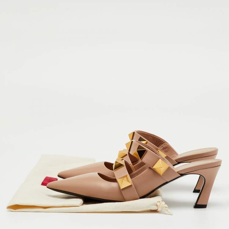 Pre Owned Valentino Beige Leather Roman Stud Pointed Toe Mules Size 39.5