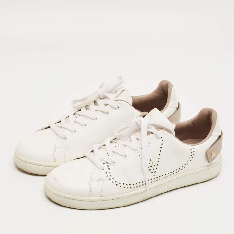 Pre Owned Valentino White/Beige Leather Backnet Rockstud Low Top Sneakers Size 39.5