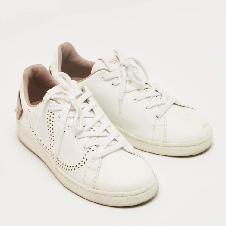 Pre Owned Valentino White/Beige Leather Backnet Rockstud Low Top Sneakers Size 39.5