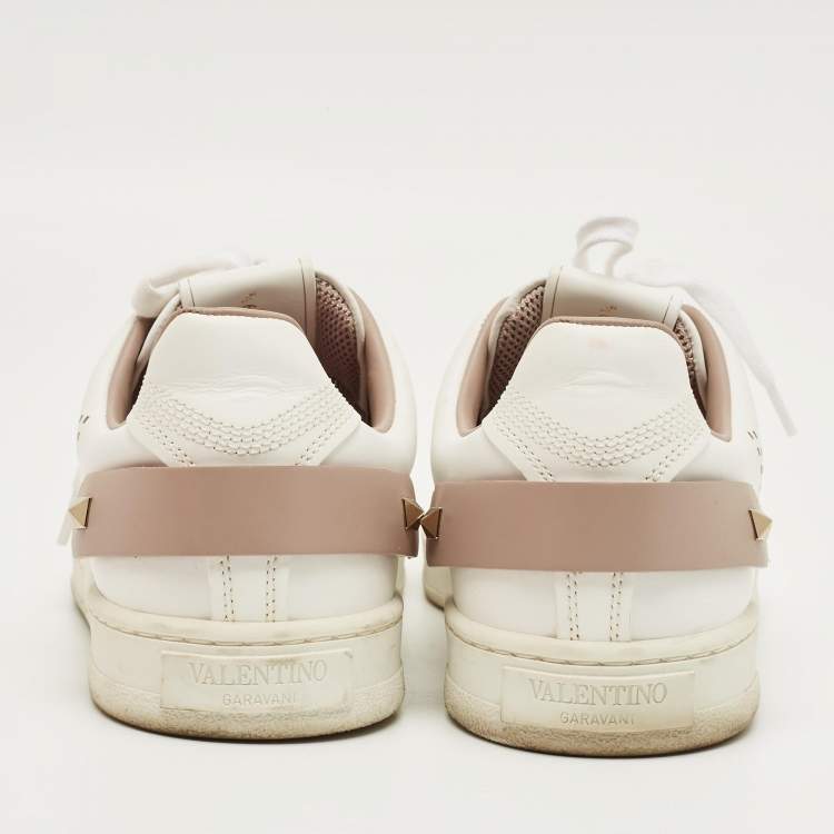 Pre Owned Valentino White/Beige Leather Backnet Rockstud Low Top Sneakers Size 39.5