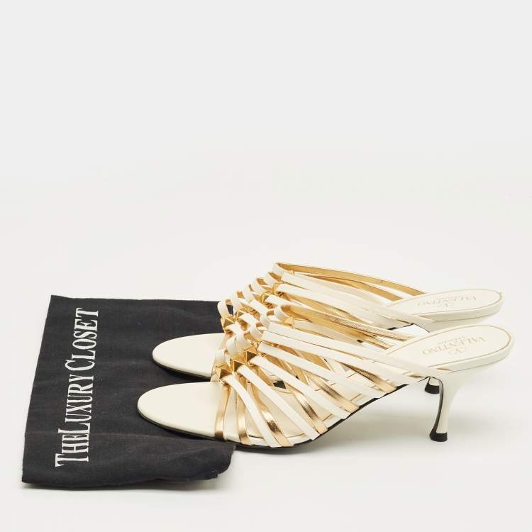 مملوكة مسبقًا Valentino Cream Leather Rockstud Slide Sandals Size 40.5