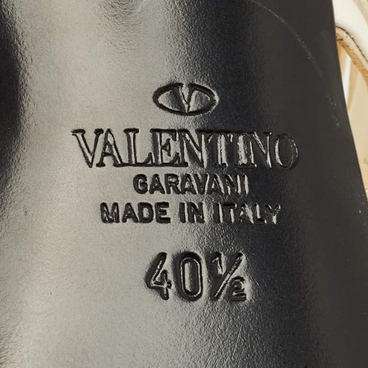 مملوكة مسبقًا Valentino Cream Leather Rockstud Slide Sandals Size 40.5