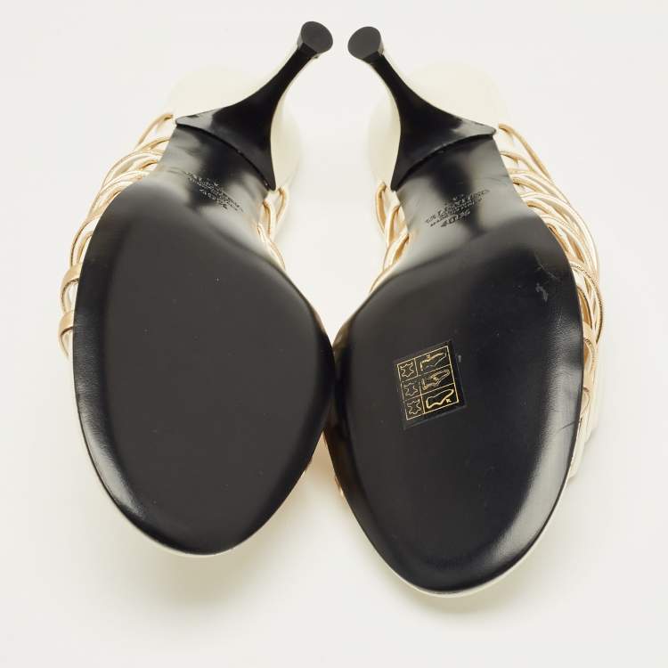 مملوكة مسبقًا Valentino Cream Leather Rockstud Slide Sandals Size 40.5