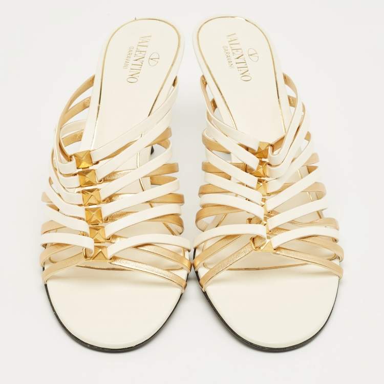 مملوكة مسبقًا Valentino Cream Leather Rockstud Slide Sandals Size 40.5
