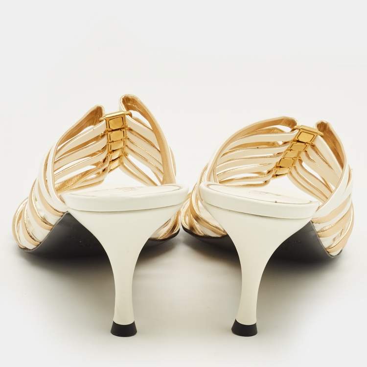 مملوكة مسبقًا Valentino Cream Leather Rockstud Slide Sandals Size 40.5