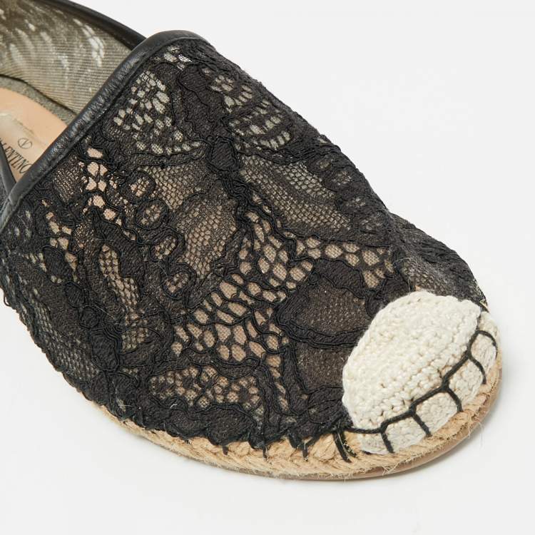 مملوكة مسبقًا Valentino Black Lace and Leather Espadrille Flats Size 38