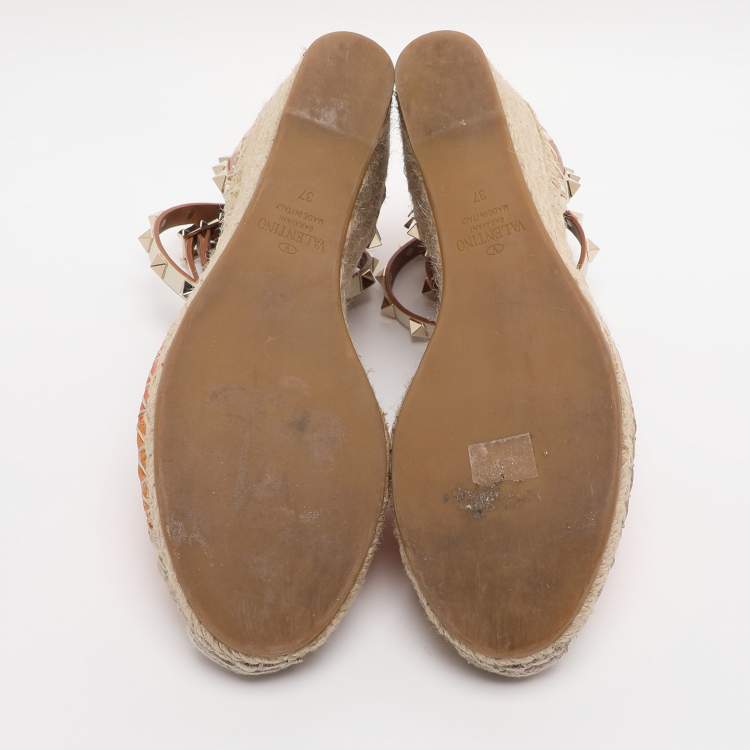 مملوكة مسبقًا Valentino Multicolor Leather Rockstud Wedge Ankle Strap Sandals Size 37