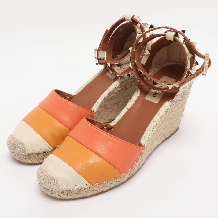 مملوكة مسبقًا Valentino Multicolor Leather Rockstud Wedge Ankle Strap Sandals Size 37