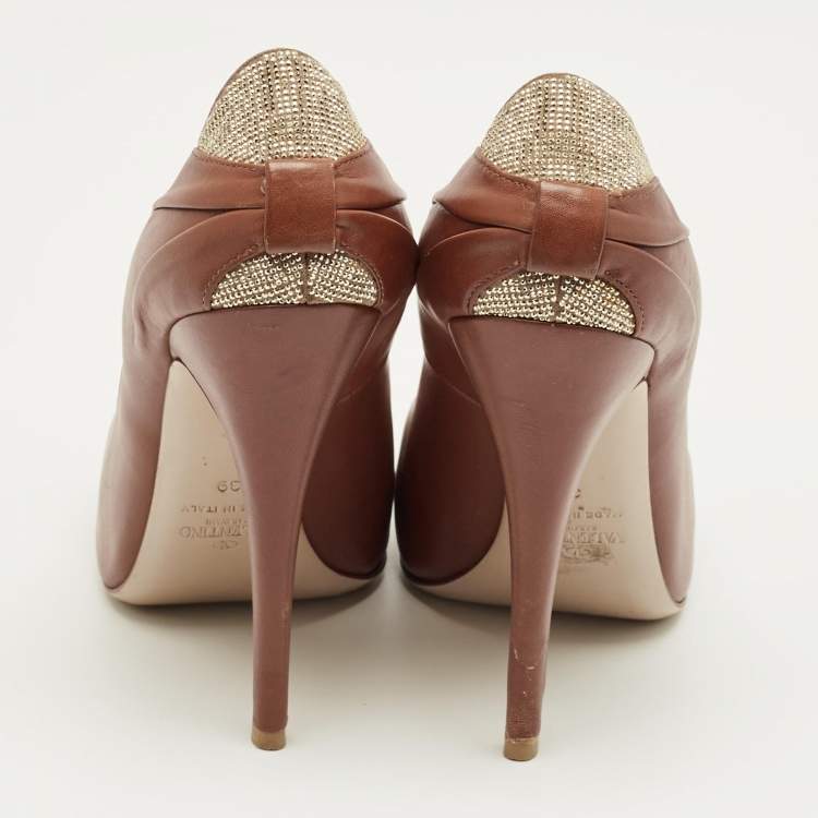 Pre Owned Valentino Brown Leather Round Toe Platform Pumps Size 39