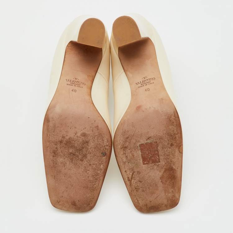 Pre Owned Valentino Cream Patent Leather Tango Ankle Strap Pumps Size 40