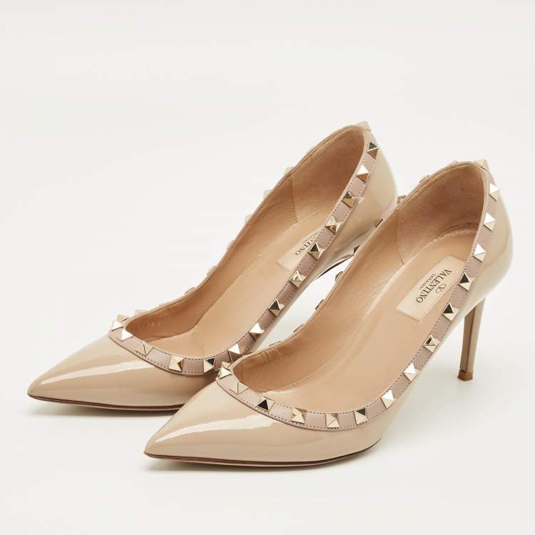 Pre Owned Valentino Beige Patent Leather Rockstud Pointed Toe Pumps Size 38.5