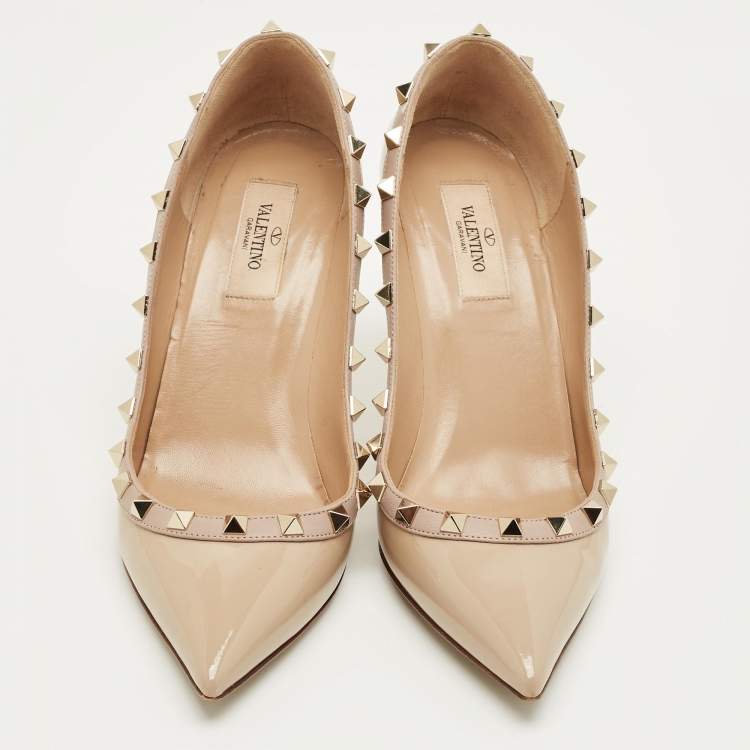Pre Owned Valentino Beige Patent Leather Rockstud Pointed Toe Pumps Size 38.5