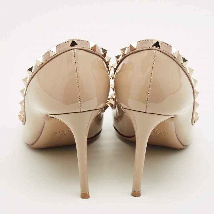 Pre Owned Valentino Beige Patent Leather Rockstud Pointed Toe Pumps Size 38.5