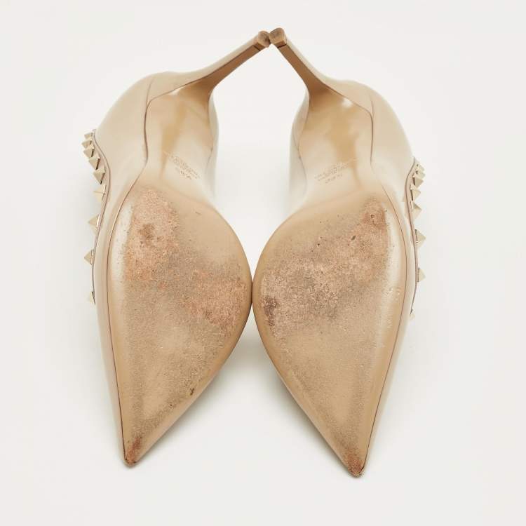Pre Owned Valentino Beige Patent Leather Rockstud Pointed Toe Pumps Size 38.5