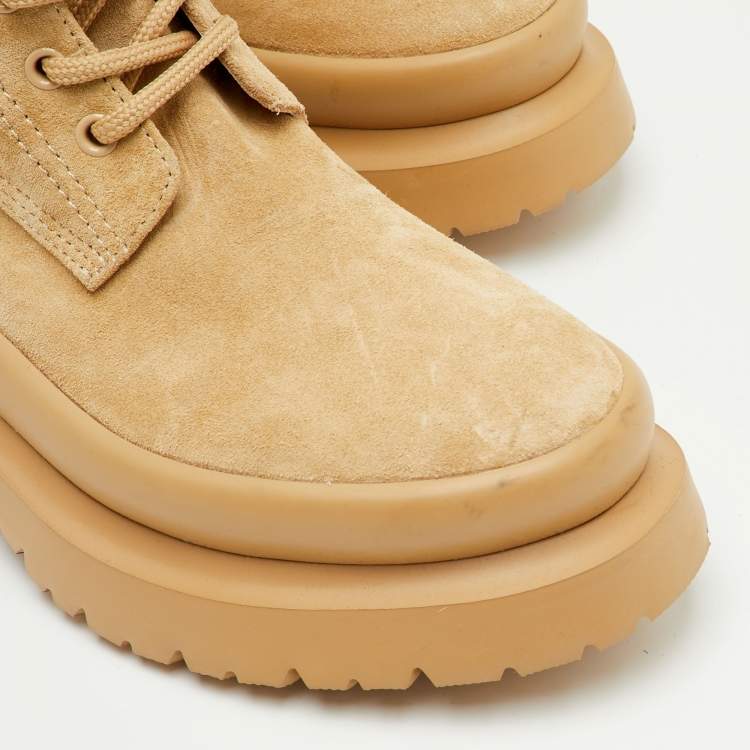 مملوكة مسبقًا Valentino Rockstud Size 37 Beige Suede Combat Boots