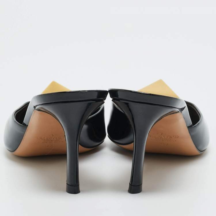 Pre Owned حذاء ميول فالنتينو جلد لامع أسود مقاس 37 بمقدمة مدببة وديكور مسمار واحد