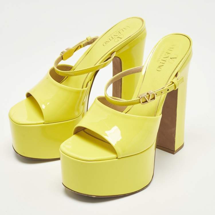 Pre Owned Valentino Tan-Go Size 36 Yellow Patent Leather Platform Sandals