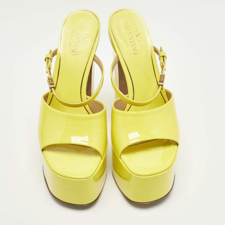 Pre Owned Valentino Tan-Go Size 36 Yellow Patent Leather Platform Sandals