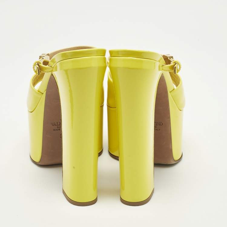 Pre Owned Valentino Tan-Go Size 36 Yellow Patent Leather Platform Sandals