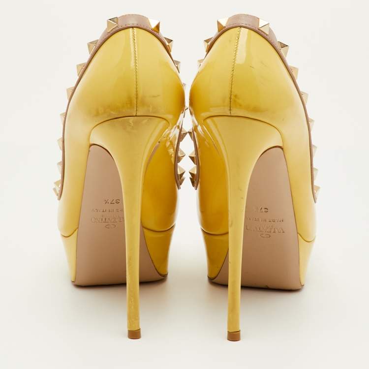 Pre Owned Valentino Rockstud Size 37.5 Yellow/Pink Patent Leather Platform Pumps