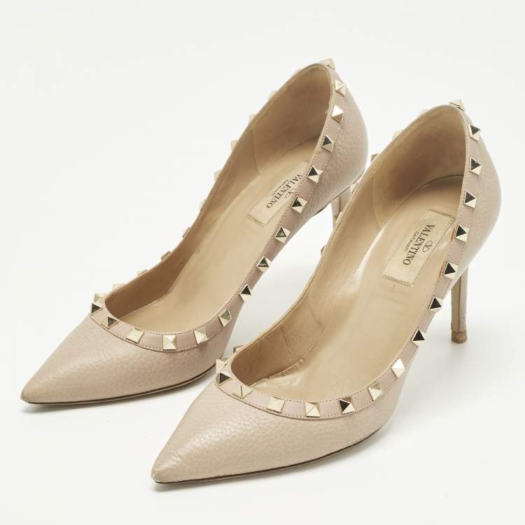 مملوكة مسبقًا Valentino Rockstud Size 39 Beige Leather Pumps