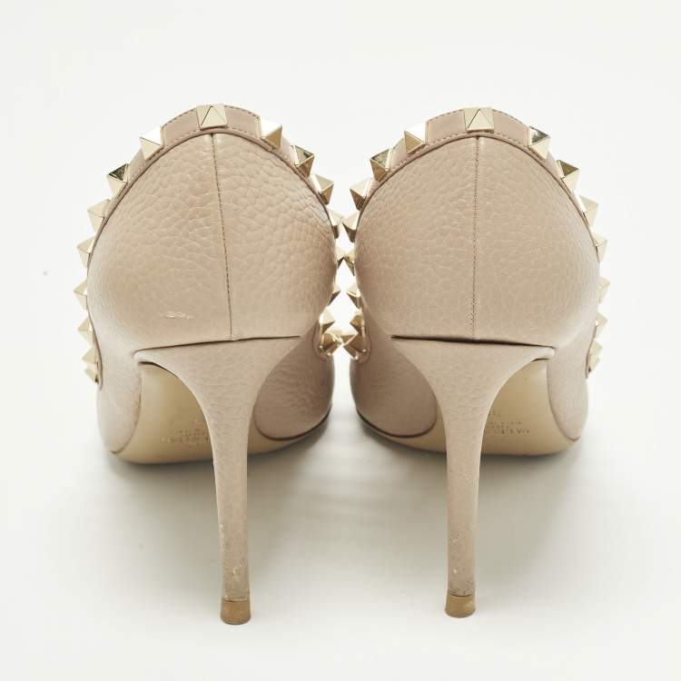 مملوكة مسبقًا Valentino Rockstud Size 39 Beige Leather Pumps