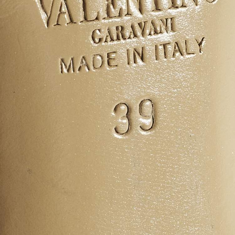 مملوكة مسبقًا Valentino Rockstud Size 39 Beige Leather Pumps