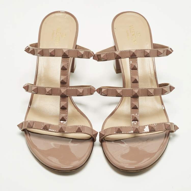 Pre Owned Valentino Rockstud Size 39.5 Beige Patent Leather Slide Sandals