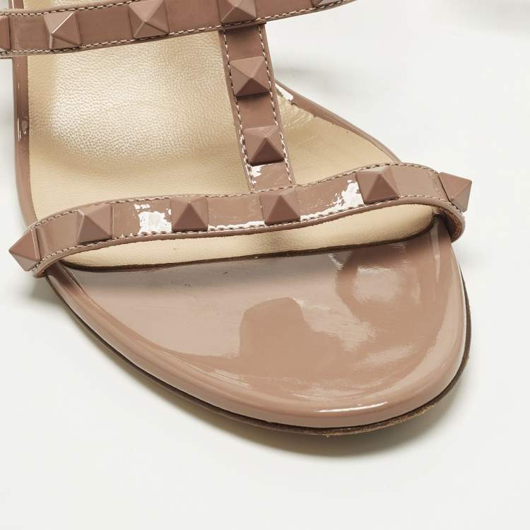 Pre Owned Valentino Rockstud Size 39.5 Beige Patent Leather Slide Sandals