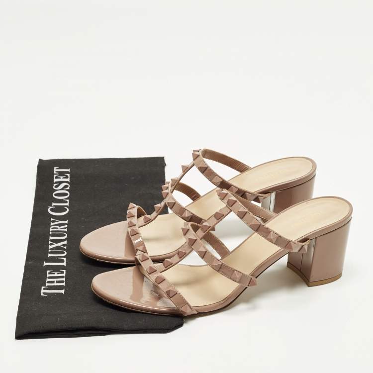 Pre Owned Valentino Rockstud Size 39.5 Beige Patent Leather Slide Sandals
