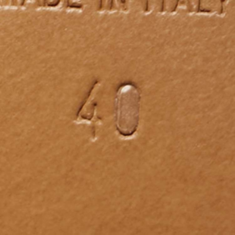 مملوكة مسبقًا Valentino Rockstud Size 40 Pink Leather and Patent Leather Pumps