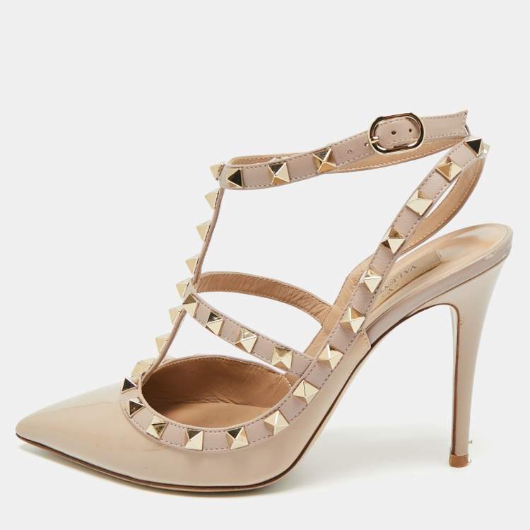 مملوكة مسبقًا Valentino Rockstud Size 37.5 Beige Patent Leather Pumps