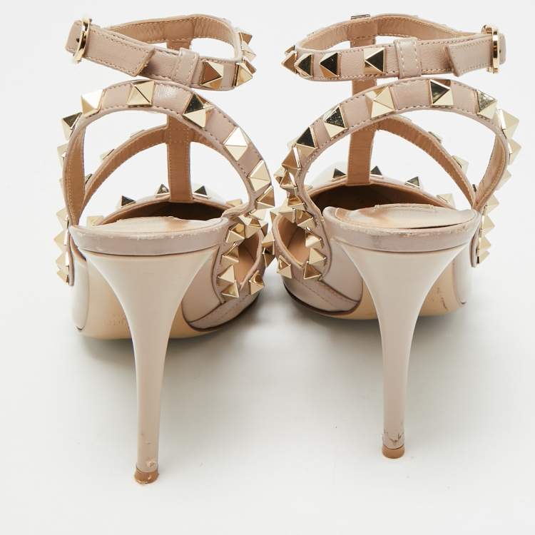 مملوكة مسبقًا Valentino Rockstud Size 37.5 Beige Patent Leather Pumps
