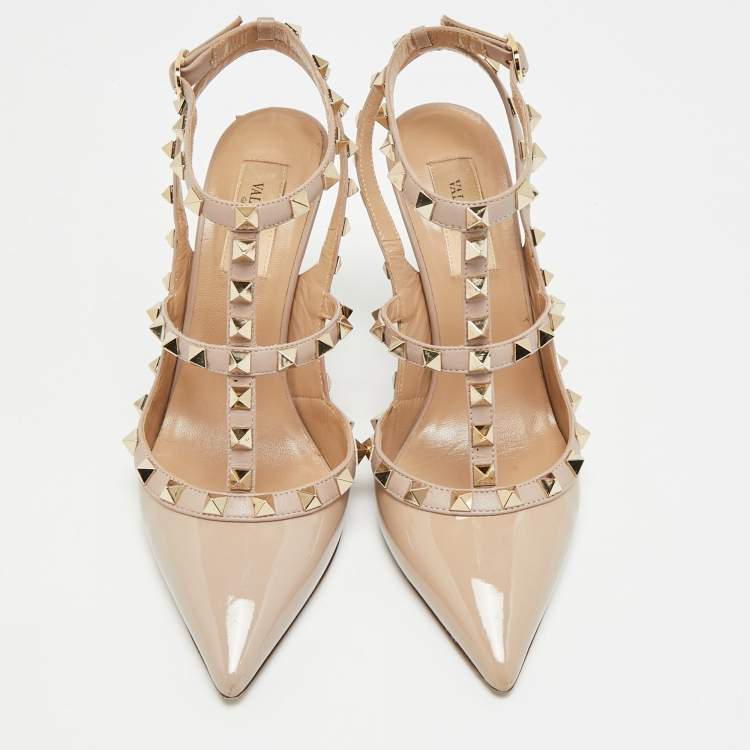 مملوكة مسبقًا Valentino Rockstud Size 37.5 Beige Patent Leather Pumps
