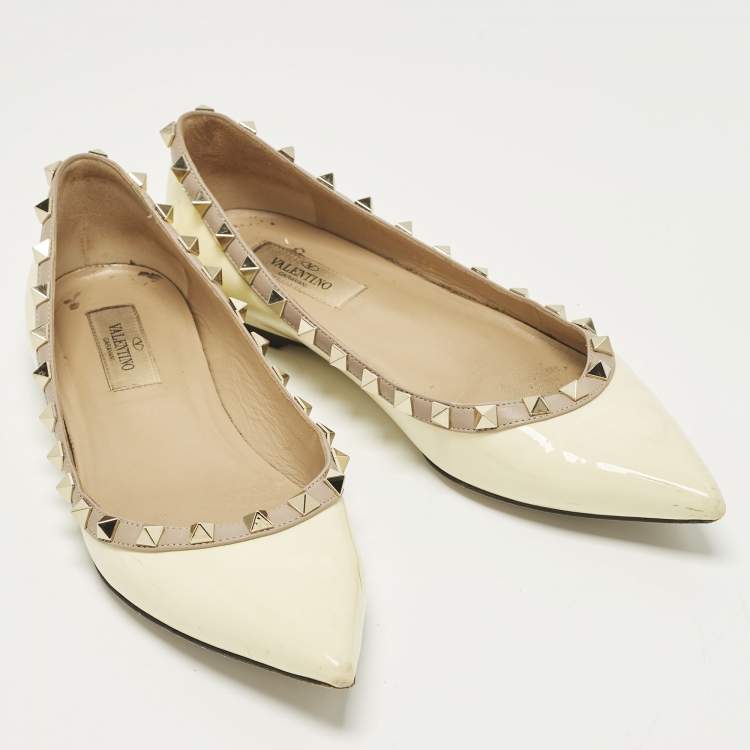Pre Owned Valentino Rockstud Size 37.5 Cream Leather and Patent Leather Ballet Flats