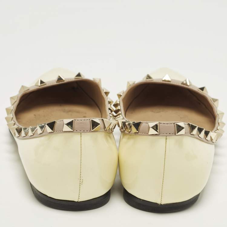Pre Owned Valentino Rockstud Size 37.5 Cream Leather and Patent Leather Ballet Flats
