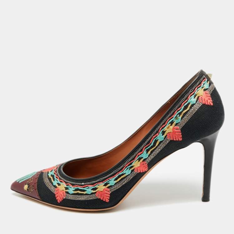 Pre Owned Valentino  Size 40 Black Canvas and Leather Kilim Embroidered Pumps