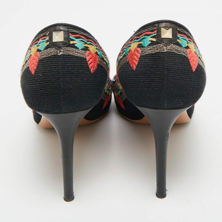 Pre Owned Valentino  Size 40 Black Canvas and Leather Kilim Embroidered Pumps