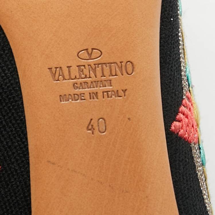 Pre Owned Valentino  Size 40 Black Canvas and Leather Kilim Embroidered Pumps